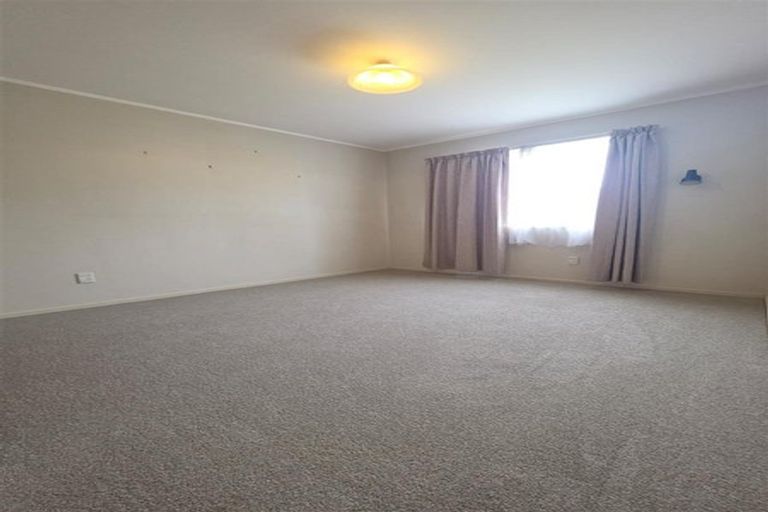 Photo of property in 2/67 Titirangi Road, New Lynn, Auckland, 0600