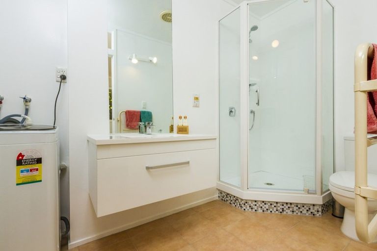 Photo of property in 14/18 Parr Terrace, Castor Bay, Auckland, 0620