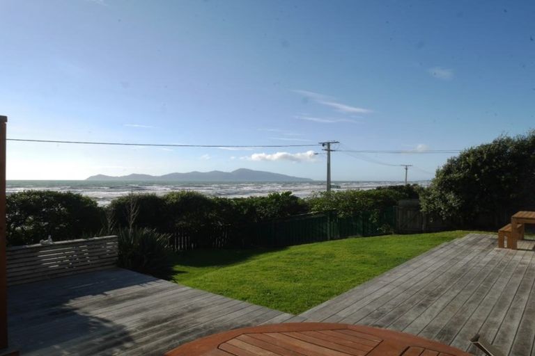 Photo of property in 106 The Parade, Paekakariki, 5034