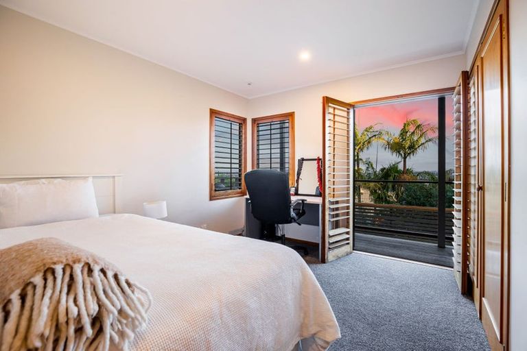 Photo of property in 153 Luckens Road, West Harbour, Auckland, 0618