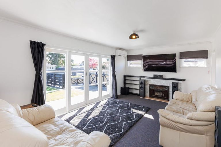 Photo of property in 12 Galway Avenue, Hokowhitu, Palmerston North, 4410