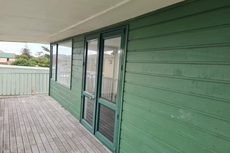 Photo of property in 2/1341 Whangaparaoa Road, Army Bay, Whangaparaoa, 0930