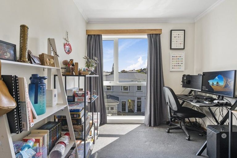 Photo of property in Victoria Court, 10/4 Queen Street, Mount Victoria, Wellington, 6011