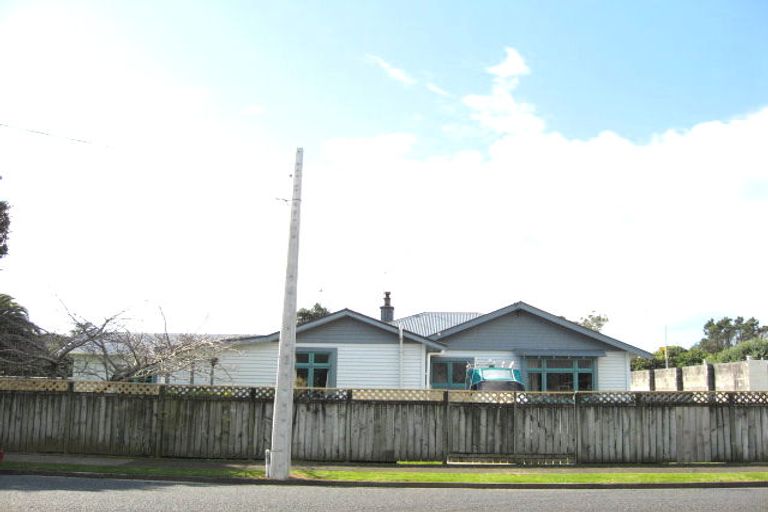 Photo of property in 39 Waiwaka Terrace, Strandon, New Plymouth, 4312