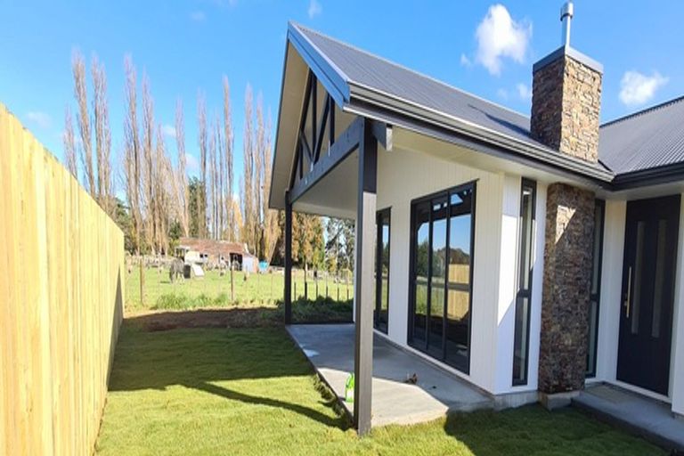 Photo of property in 30 Oldfield Lane, Marton, 4710