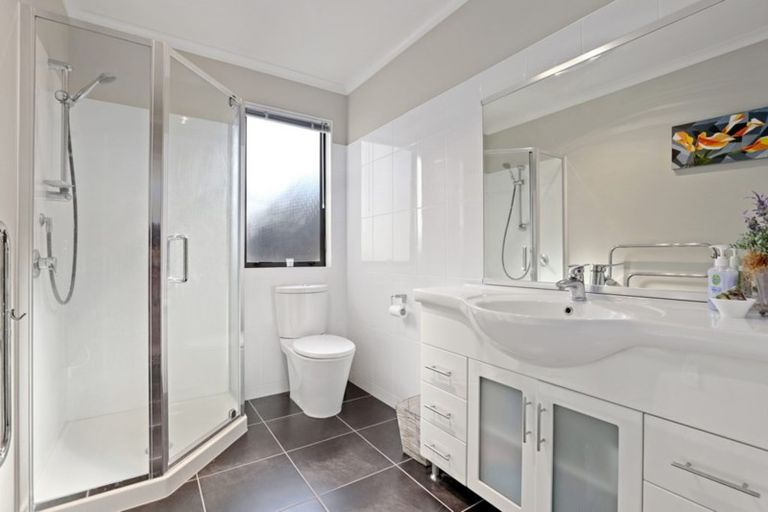 Photo of property in 2 Grenache Place, Rototuna, Hamilton, 3210