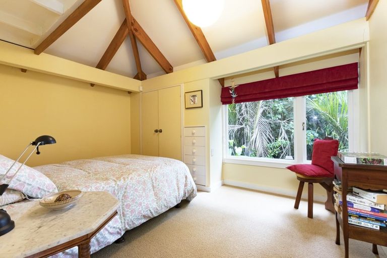 Photo of property in 7 Piha Road, Piha, 0772