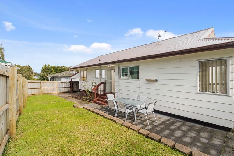 Photo of property in 5 Buisson Glade, West Harbour, Auckland, 0618