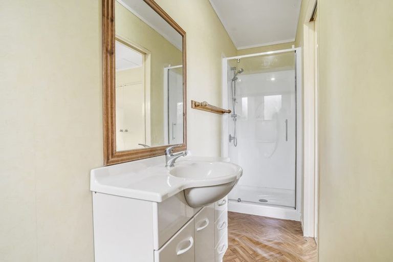 Photo of property in 2/92 Verran Road, Birkdale, Auckland, 0626