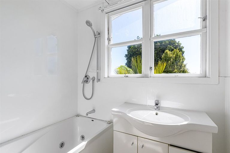 Photo of property in 50 Winara Avenue, Waikanae, 5036