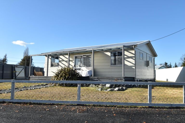 Photo of property in 18 Hunter Crescent, Twizel, 7901