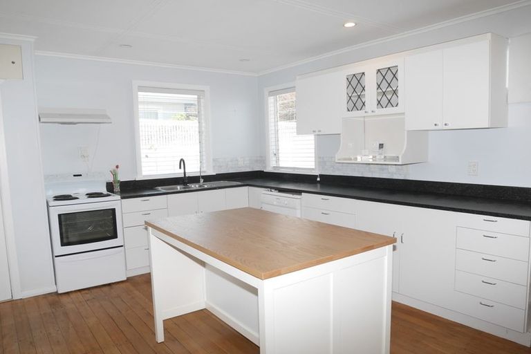 Photo of property in 24 Eatwell Avenue, Paraparaumu Beach, Paraparaumu, 5032