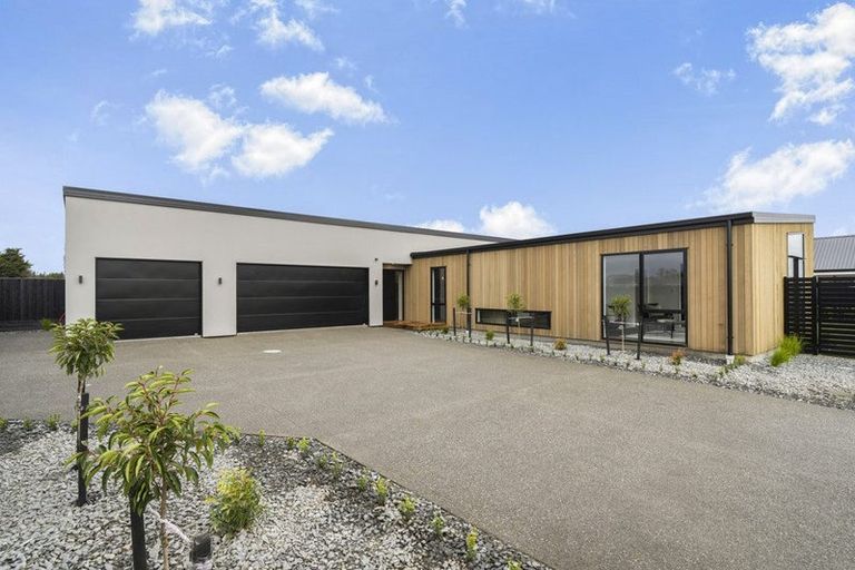 Photo of property in 27 Goldie Drive, Rangiora, 7400