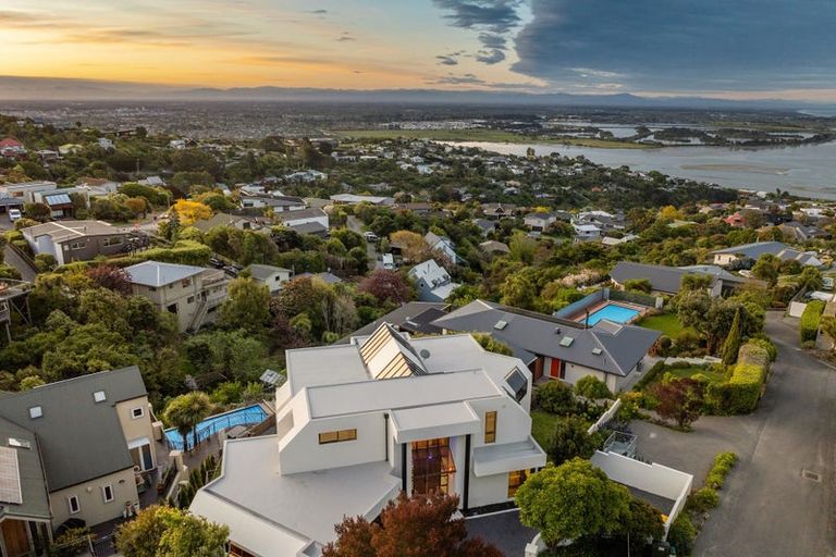 Photo of property in 9 Luxton Place, Mount Pleasant, Christchurch, 8081