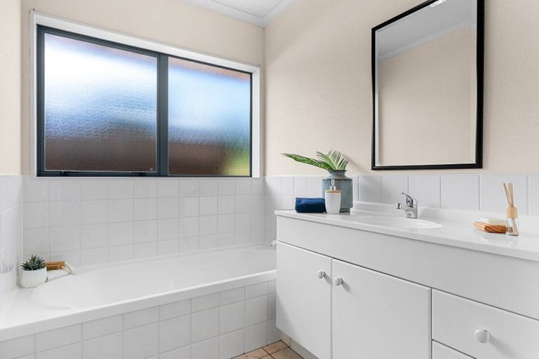 Photo of property in 4 Sunset Parade, Parua Bay, Whangarei, 0174