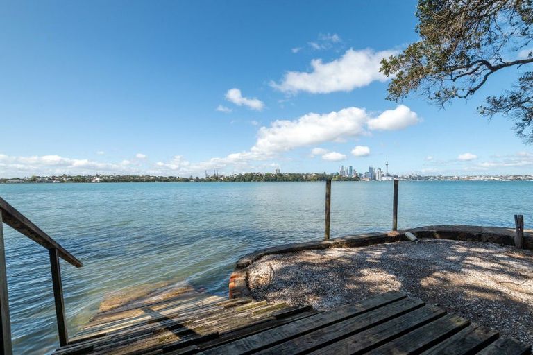 Photo of property in 51 Norwood Road, Bayswater, Auckland, 0622