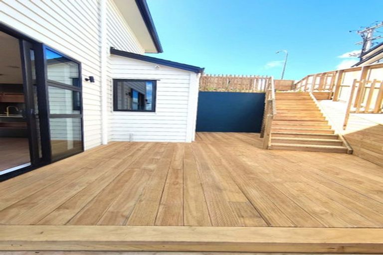 Photo of property in 17 Manawanui Way, Orewa, 0931