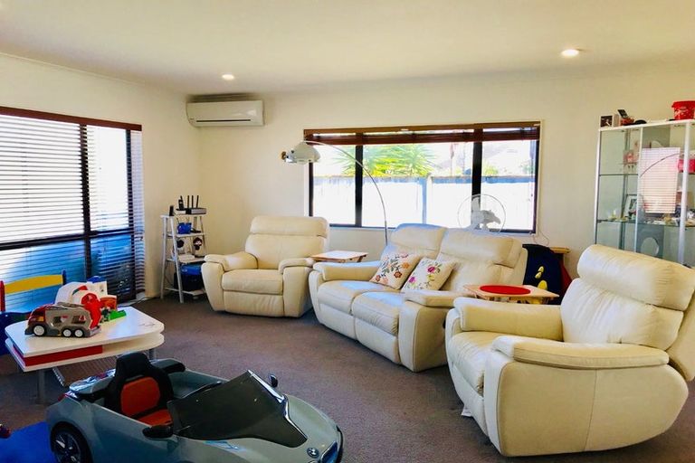 Photo of property in 7 Banshire Close, Flat Bush, Auckland, 2016
