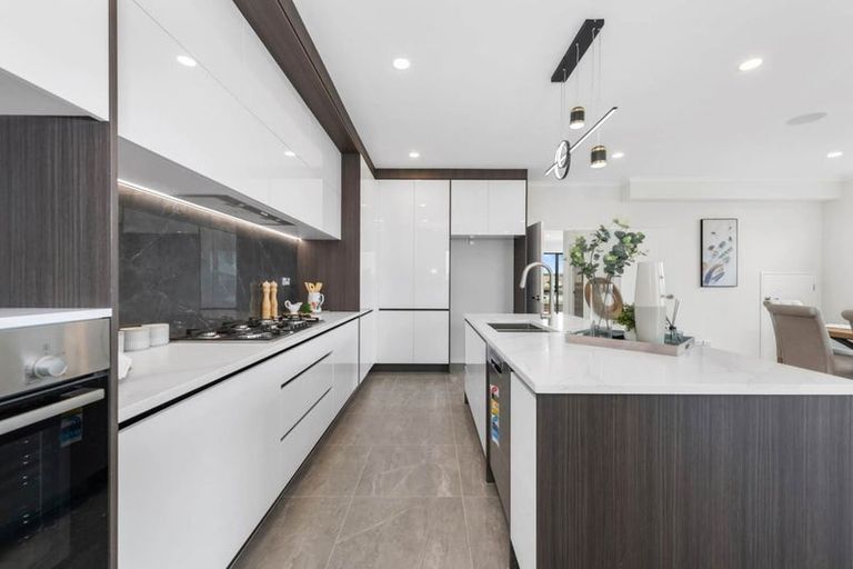 Photo of property in 48 Emerald Avenue, Rosehill, Papakura, 2113