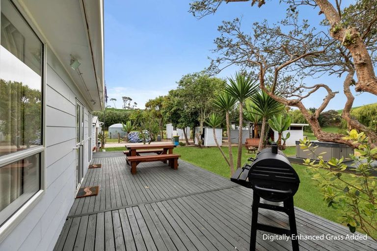 Photo of property in 3265 South Head Road, South Head, Helensville, 0874
