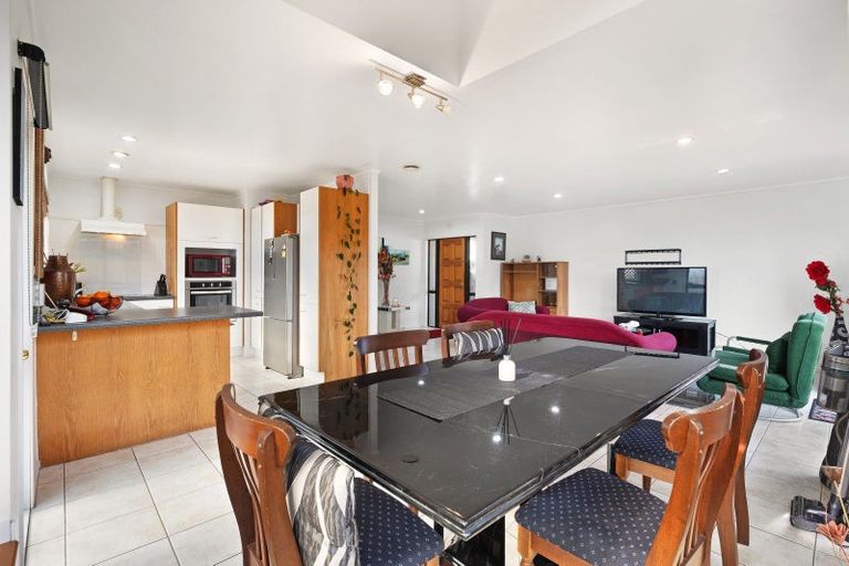 Photo of property in 2/55 Aviemore Drive, Highland Park, Auckland, 2010