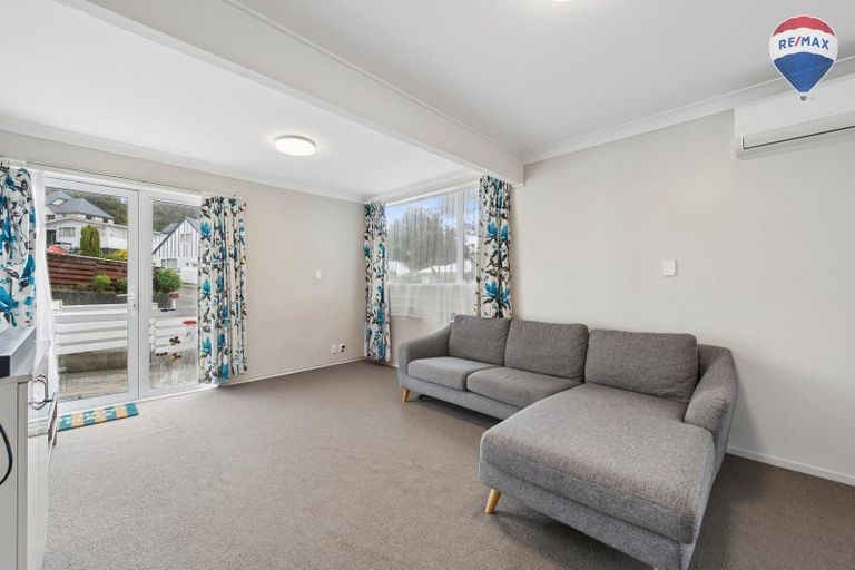 Photo of property in 39 Thurleigh Grove, Karori, Wellington, 6012
