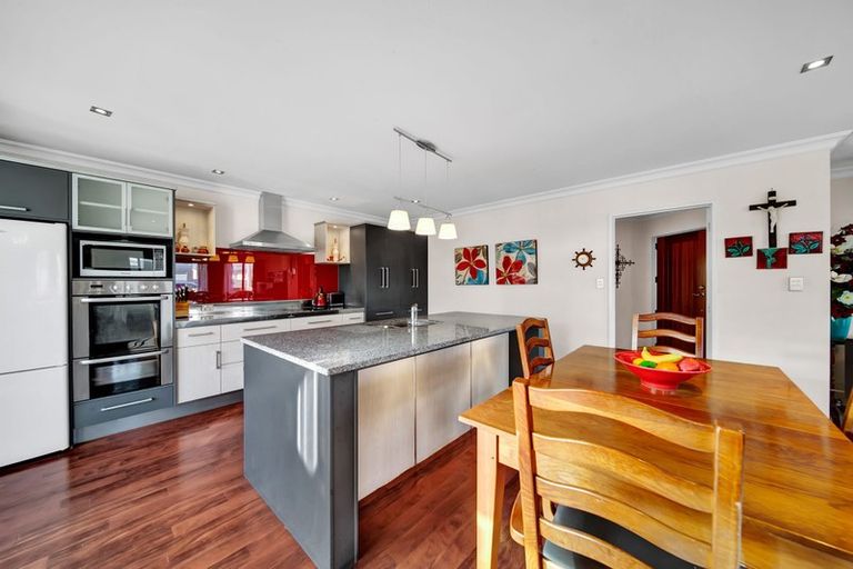 Photo of property in 18 Victoria Street, Hawera, 4610