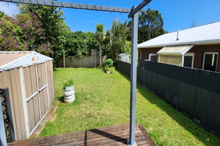 Photo of property in 84 Pioneer Road, Moturoa, New Plymouth, 4310