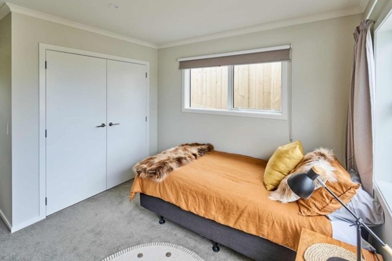 Photo of property in 7/20 Glanmire Road, Newlands, Wellington, 6037