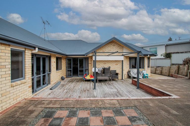 Photo of property in 24 Roderick Place, Rototuna, Hamilton, 3210