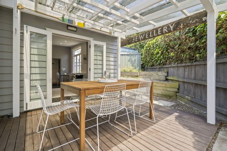 Photo of property in 203 Sutherland Road, Lyall Bay, Wellington, 6022