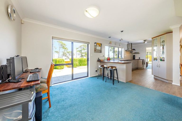 Photo of property in 9 Nicholas Gibbons Drive, Clendon Park, Auckland, 2103