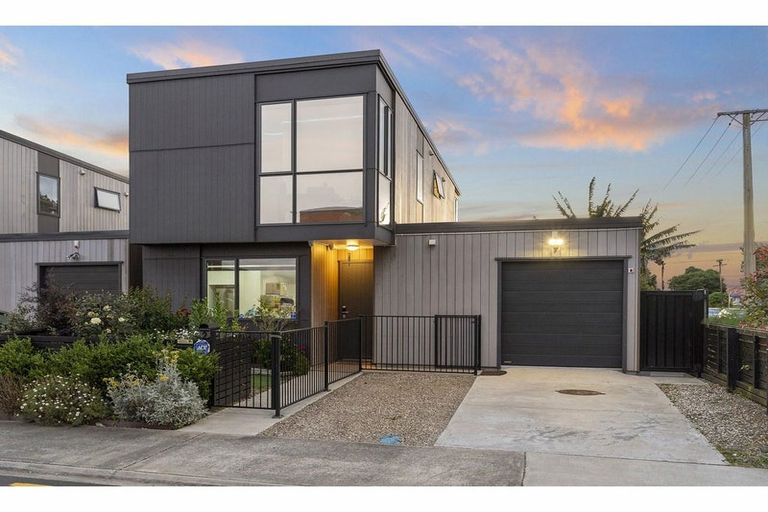 Photo of property in 2 Te Aparangi Road, Papakura, 2110