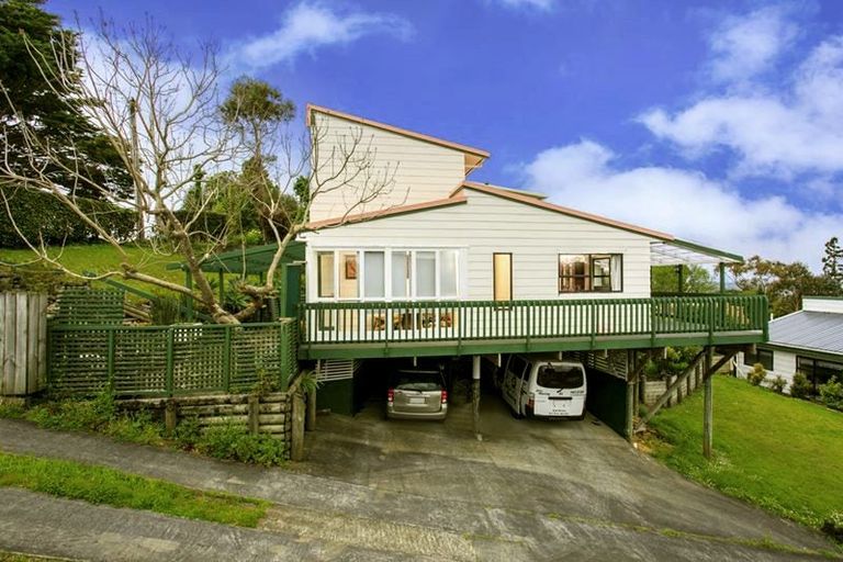 Photo of property in 1/13 Target Road, Totara Vale, Auckland, 0629