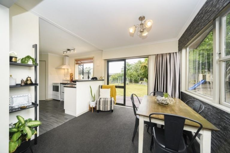 Photo of property in 2 Pukatea Place, Milson, Palmerston North, 4414