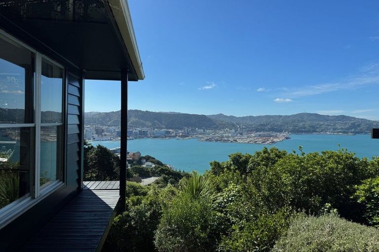 Photo of property in 38 Robieson Street, Roseneath, Wellington, 6011