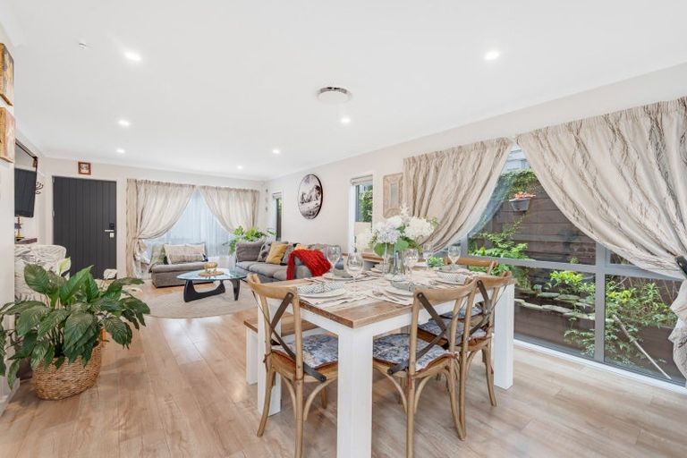 Photo of property in 5 Waihanga Way, Bucklands Beach, Auckland, 2014