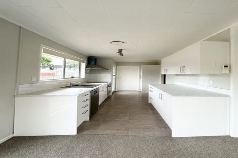 Photo of property in 9 Salamanca Road, Sunnynook, Auckland, 0620