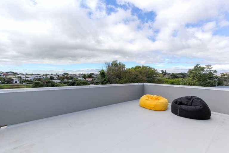 Photo of property in 72 Lorna Street, Lynmouth, New Plymouth, 4310