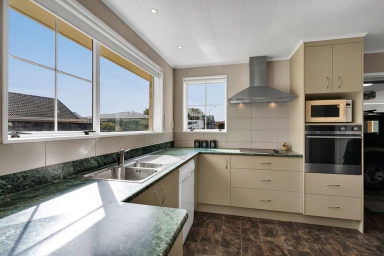 Photo of property in 13 Quin Crescent, Hawera, 4610