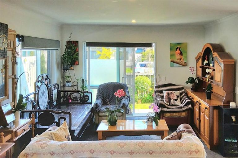 Photo of property in 37 Harore Road, Takanini, 2112