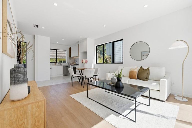 Photo of property in 7b September Place, Forrest Hill, Auckland, 0620