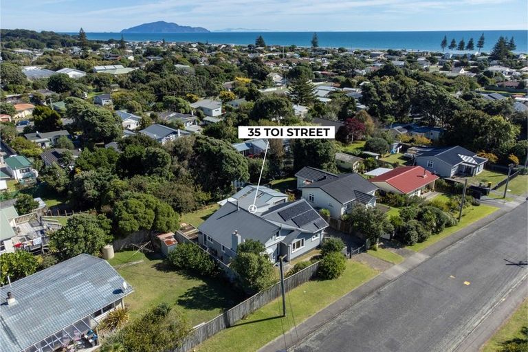 Photo of property in 35 Toi Street, Otaki Beach, Otaki, 5512