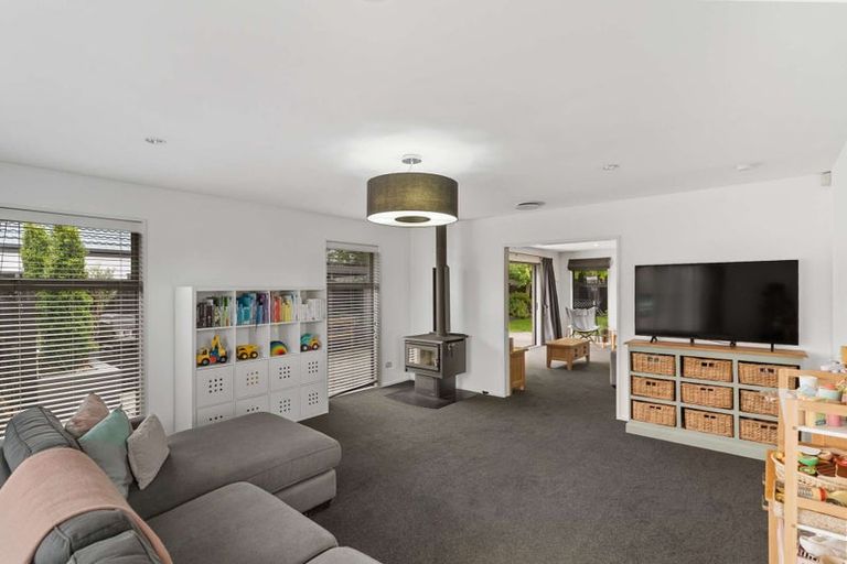 Photo of property in 33 Broadhaven Avenue, Parklands, Christchurch, 8083