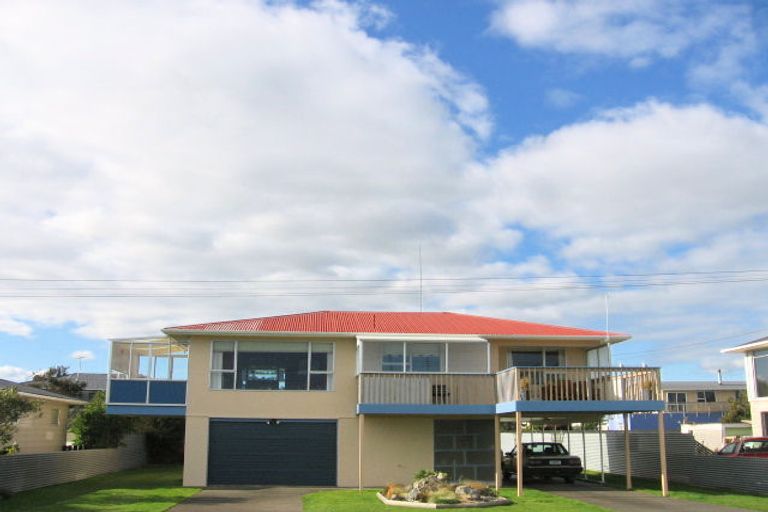 Photo of property in 29 Hartley Street, Foxton Beach, Foxton, 4815