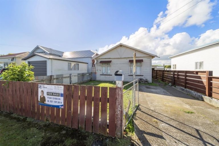 Photo of property in 74 Disraeli Street, Hawera, 4610