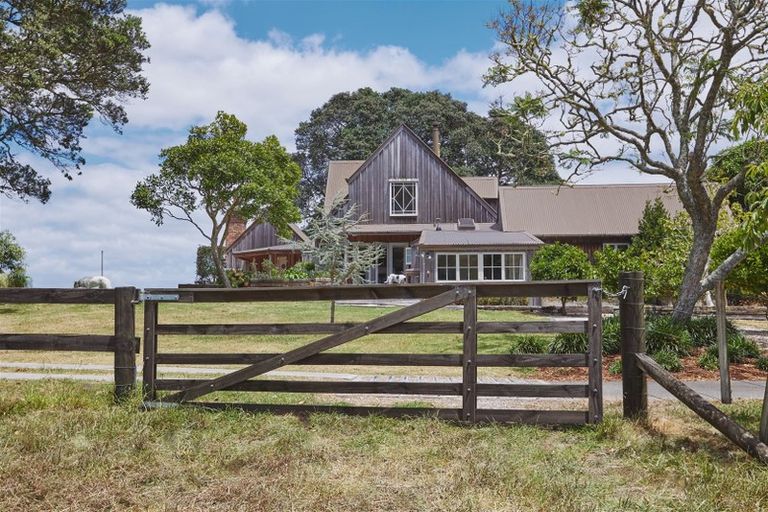 Photo of property in 44 Attwood Road, Paremoremo, Auckland, 0632