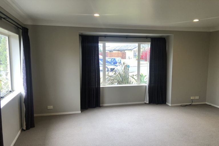Photo of property in 8 Fergy Crescent, Wattle Downs, Auckland, 2103