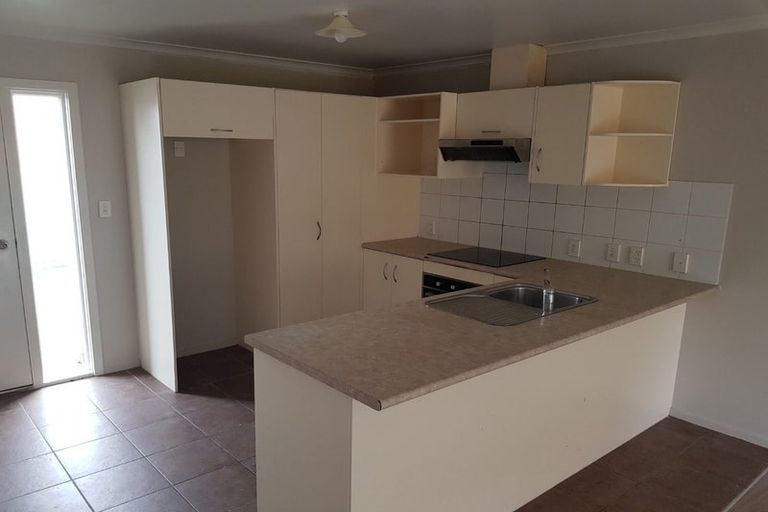 Photo of property in 13/12a Tironui Station Road East, Papakura, 2112