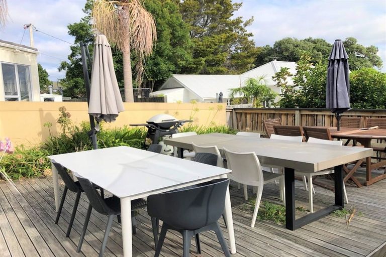 Photo of property in 61 Stanley Point Road, Stanley Point, Auckland, 0624